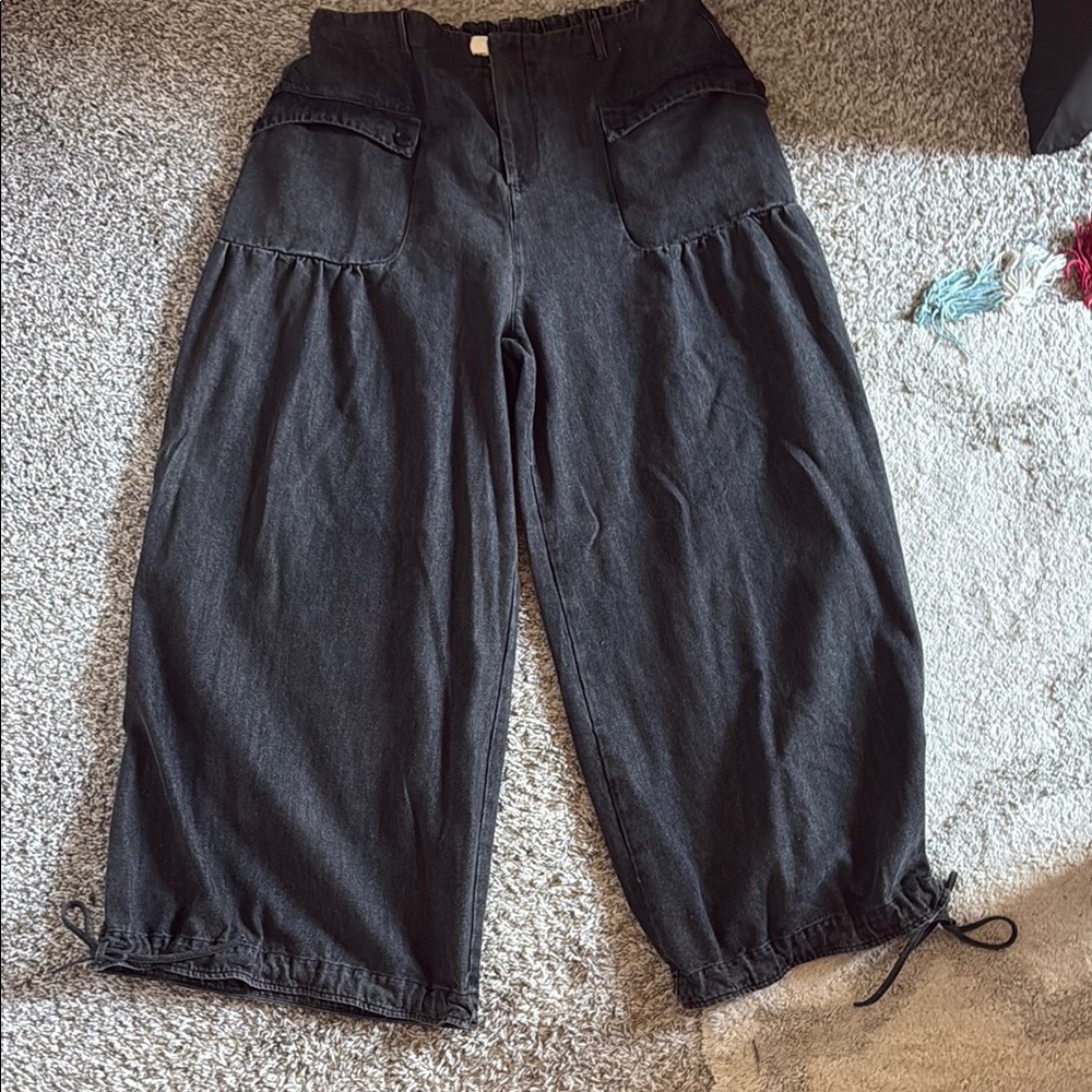 DAVI & DANI Black Wide Leg Crop Pants with Tie Hem
